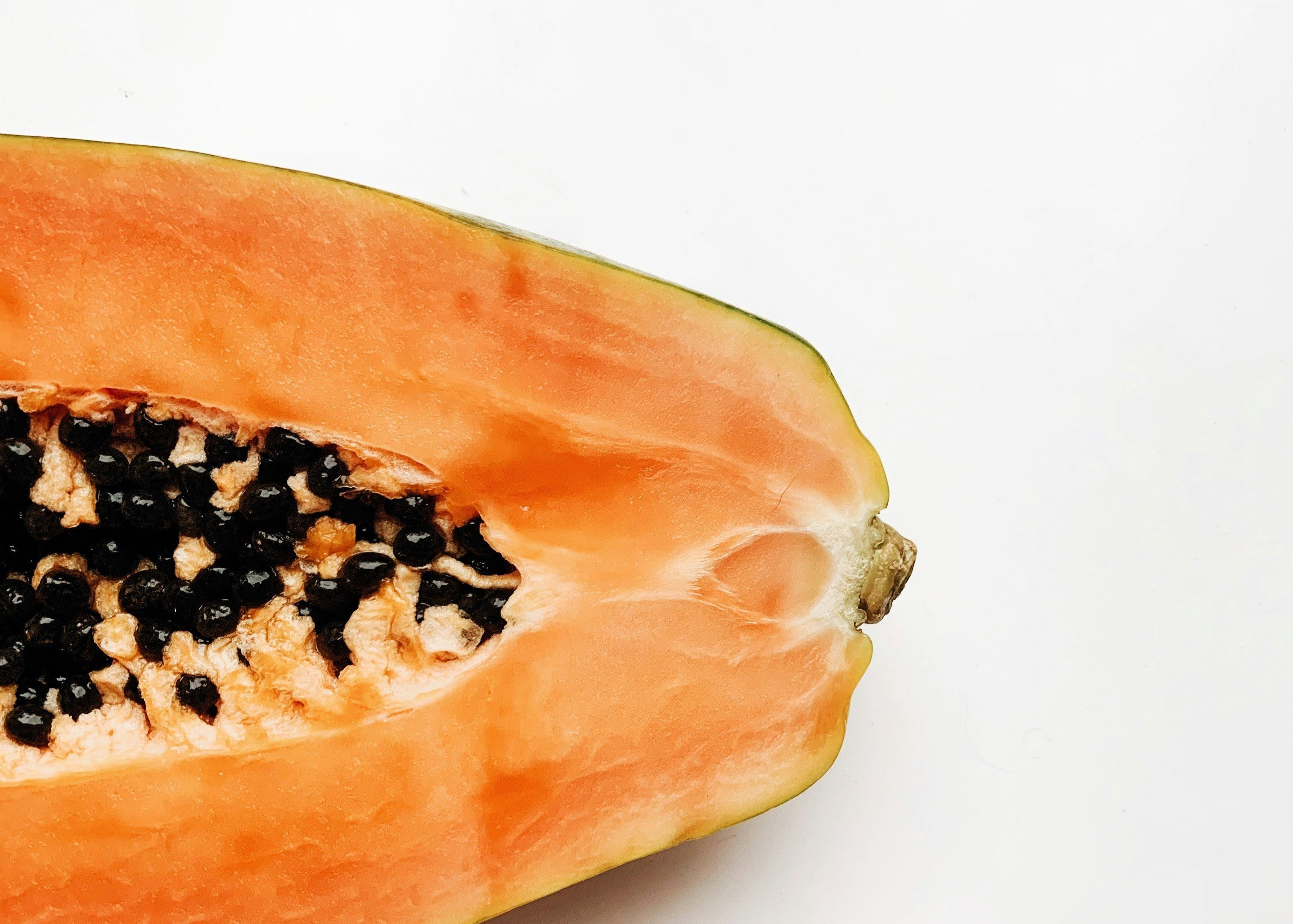 Enzympflege für den Mund? Was Bromelain und Papain mit Zahngesundheit zu tun haben könnten